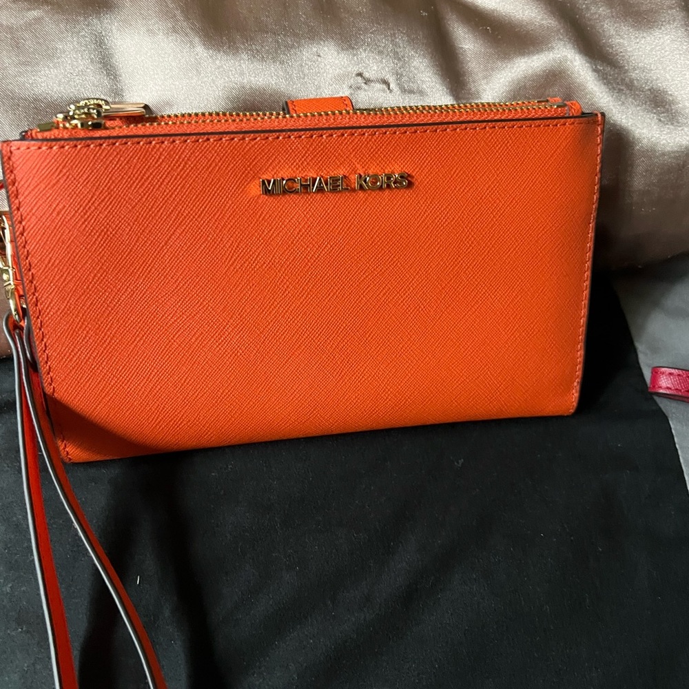 Micheal Kors Smartphone Large Wallet 🍑 Double Zip Wallet/Wristlet (Orange)